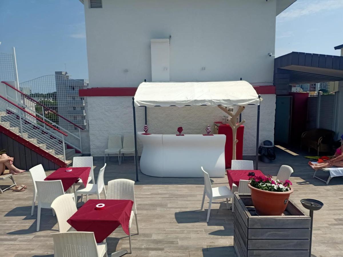 Hotel Vienna Lignano Sabbiadoro Eksteriør bilde
