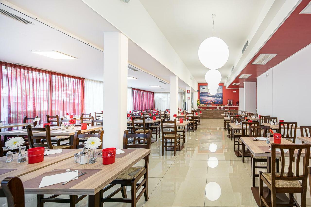 Hotel Vienna Lignano Sabbiadoro Eksteriør bilde